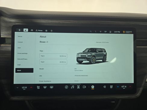 Used 2022 Rivian R1S Launch Edition image 26