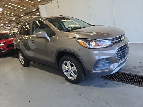 Used 2020 Chevrolet Trax LT AWD/4WD image 2