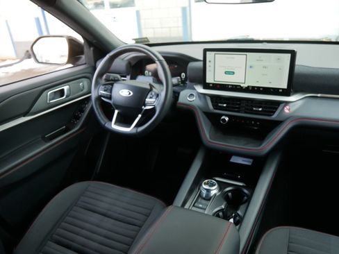 Certified 2025 Ford Explorer ST-Line image 9