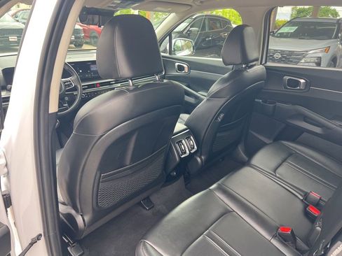 Used 2024 Kia Sorento S AWD/4WD image 9