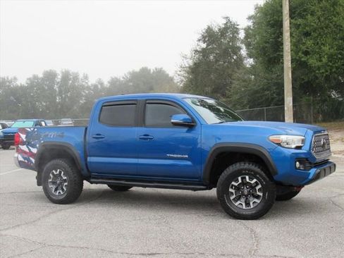 Used 2018 Toyota Tacoma TRD Off-Road image 2