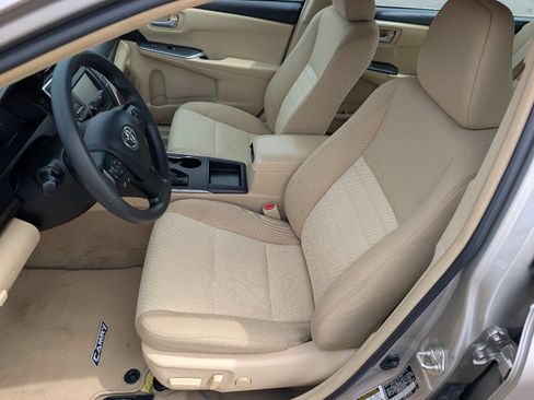 Used 2015 Toyota Camry LE FWD image 2