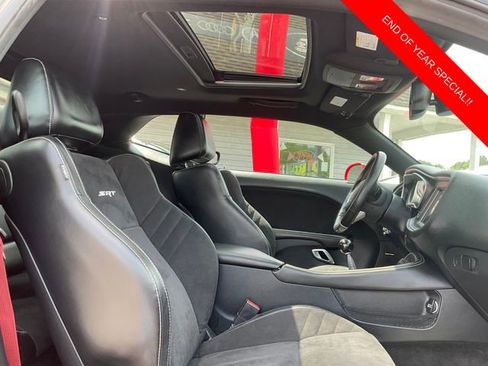 Used 2015 Dodge Challenger SRT image 15