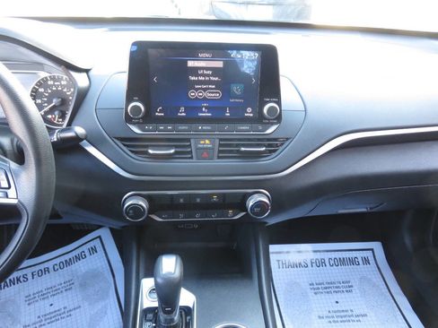 Used 2022 Nissan Altima 2.5 SV image 16