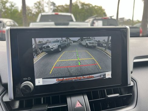 Used 2025 Toyota RAV4 XLE image 25