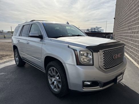 Used 2015 GMC Yukon Denali w/ Premium Package image 3