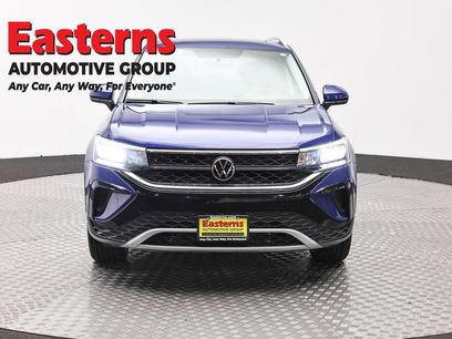 Used 2022 Volkswagen Taos SE w/ Panoramic Sunroof Package