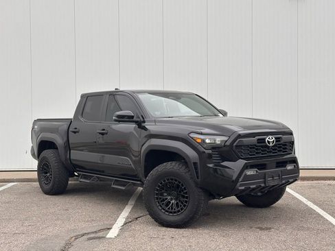 Used 2024 Toyota Tacoma TRD Off-Road w/ TRD Off Road Premium Package AWD/4WD image 7
