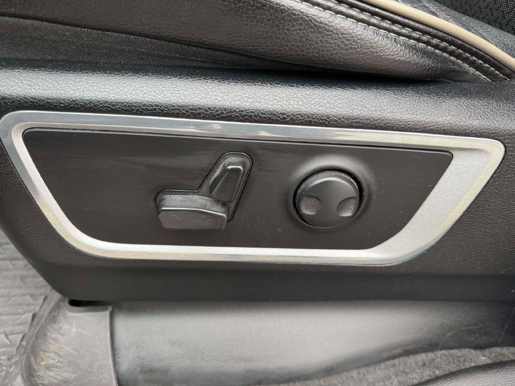 Used 2024 RAM 1500 Laramie AWD/4WD image 18