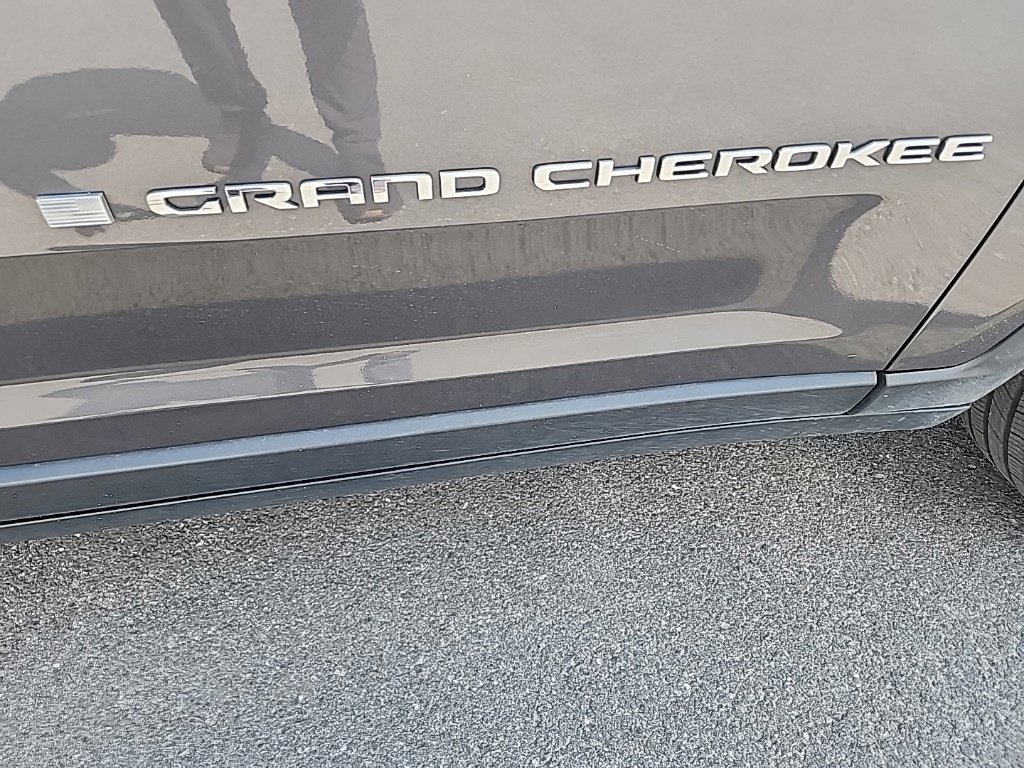 Used 2023 Jeep Grand Cherokee L Laredo w/ Luxury Tech Group I AWD/4WD image 10