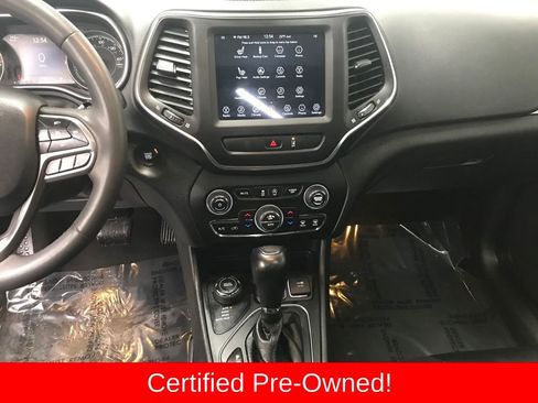 Certified 2022 Jeep Cherokee Latitude Lux w/ Sun & Sound Group image 17