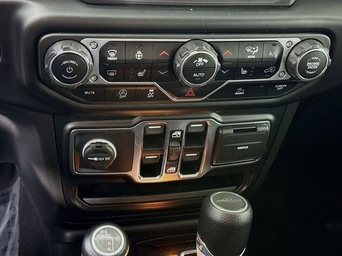 Used 2022 Jeep Gladiator Sport image 8