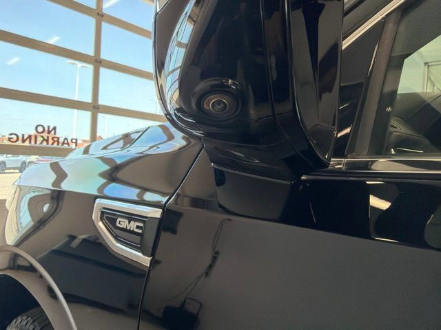 Used 2022 GMC Yukon Denali AWD/4WD image 11