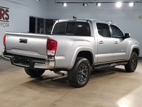 Used 2020 Toyota Tacoma SR5 w/ SR5 Appearance Package (SM) image 7