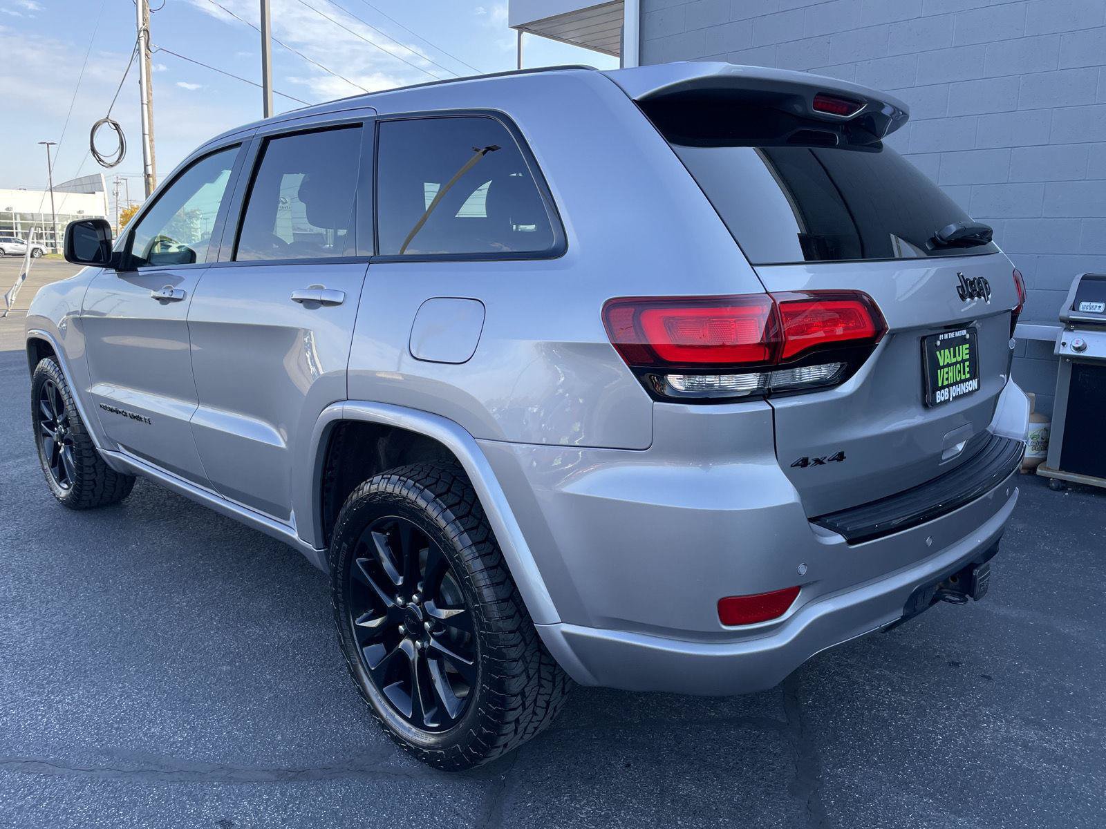 Used 2018 Jeep Grand Cherokee Altitude AWD/4WD image 6