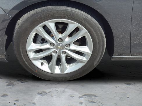 Used 2017 Chevrolet Malibu LT FWD image 30