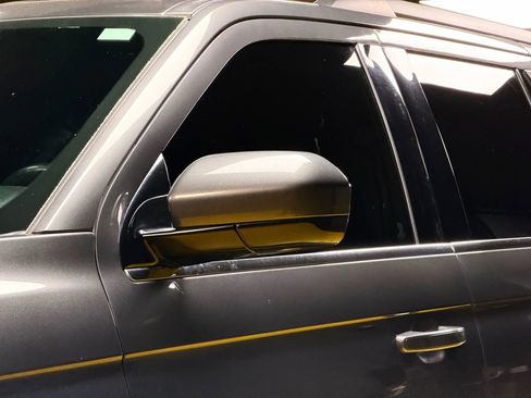 Used 2019 Ford Expedition Max XLT image 9