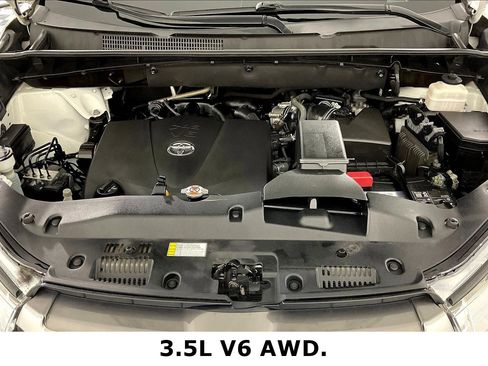 Used 2019 Toyota Highlander XLE AWD/4WD image 31