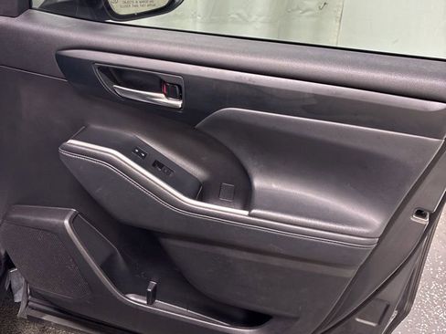 Used 2022 Toyota Highlander XSE AWD/4WD image 34