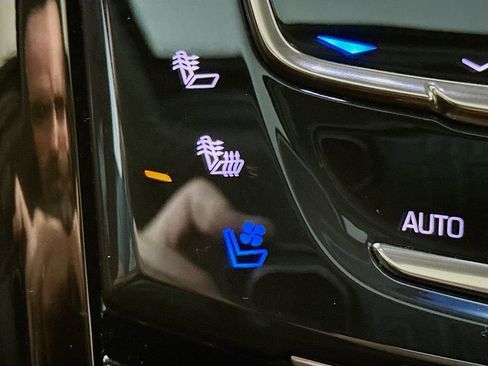 Used 2019 Cadillac Escalade Luxury image 24