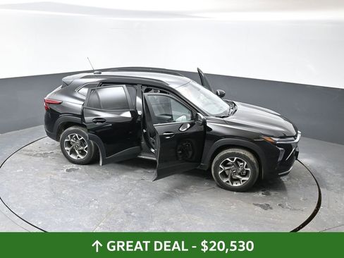 Used 2025 Chevrolet Trax LT image 59