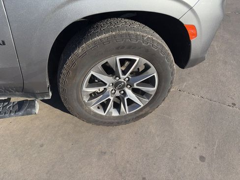 Used 2022 Chevrolet Suburban Z71 image 2