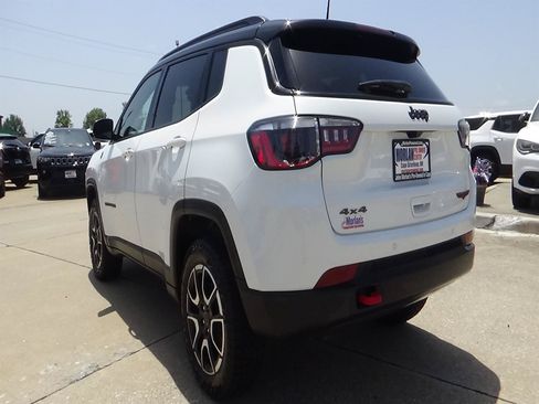 Certified 2025 Jeep Compass Trailhawk AWD/4WD image 8