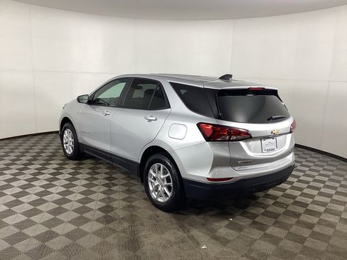 Used 2022 Chevrolet Equinox LS w/ LS Convenience Package image 4
