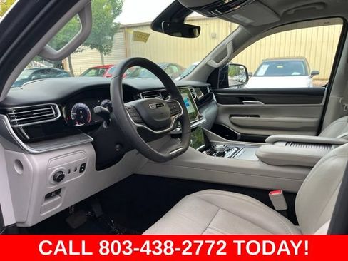 Used 2023 Jeep Wagoneer Series III w/ Premium Group I AWD/4WD image 6