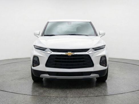 Used 2025 Chevrolet Blazer LT image 2