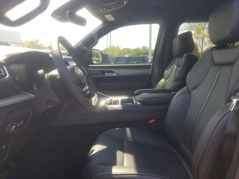New 2026 Jeep Grand Wagoneer 2WD image 10