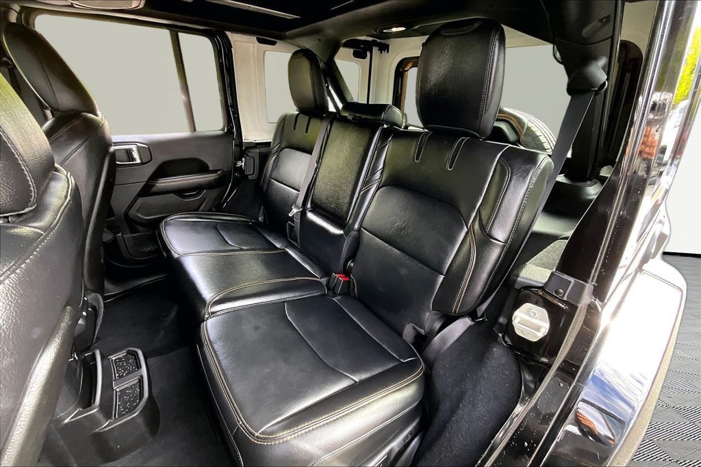 Used 2024 Jeep Wrangler Unlimited Sahara w/ Technology Group AWD/4WD image 19
