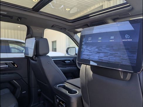 New 2026 Chevrolet Suburban Z71 w/ Z71 Off-Road Package AWD/4WD image 17
