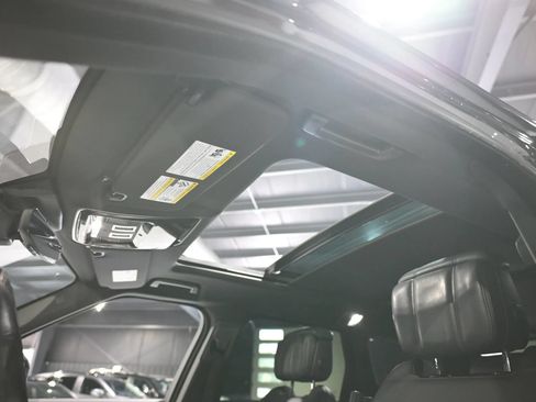 Used 2019 Land Rover Range Rover Sport HSE Dynamic AWD/4WD image 17