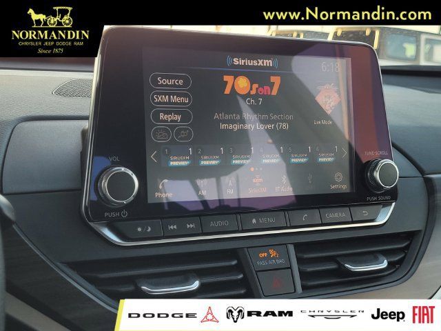 Used 2025 Nissan Altima 2.5 SV FWD image 9