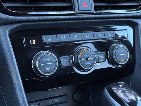 Used 2024 Volkswagen Taos SE image 23