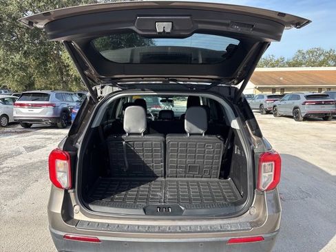 Used 2021 Ford Explorer XLT w/ Equipment Group 202A image 7