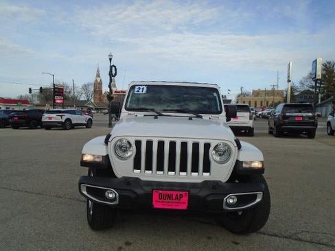 Used 2021 Jeep Wrangler Unlimited Sahara image 2