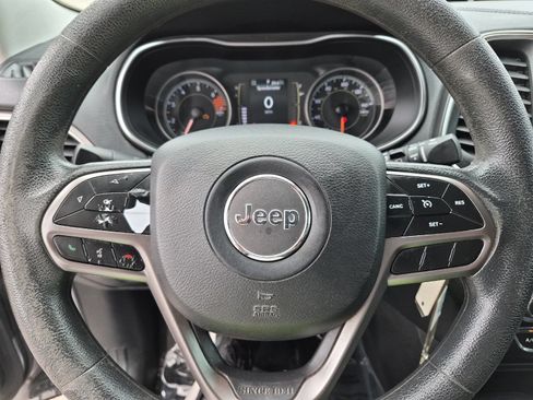 Used 2019 Jeep Cherokee Latitude w/ Popular Appearance Group FWD image 20