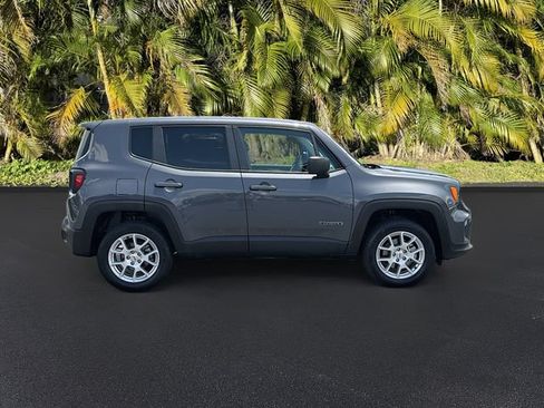 Used 2023 Jeep Renegade Latitude AWD/4WD image 4