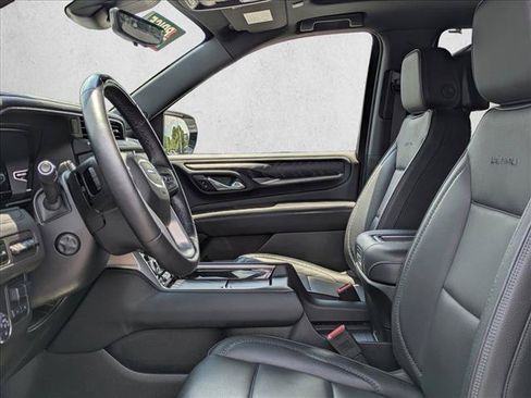 Used 2024 GMC Yukon Denali w/ Advanced Technology Package AWD/4WD image 18