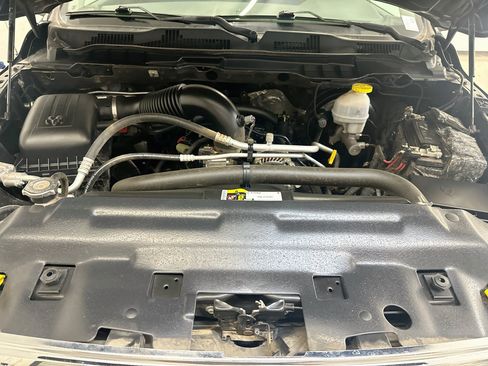 Used 2020 RAM 1500 Classic SLT AWD/4WD image 34
