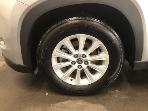 Certified 2025 Toyota Grand Highlander XLE image 9