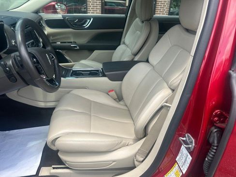 Used 2020 Lincoln Continental AWD image 11
