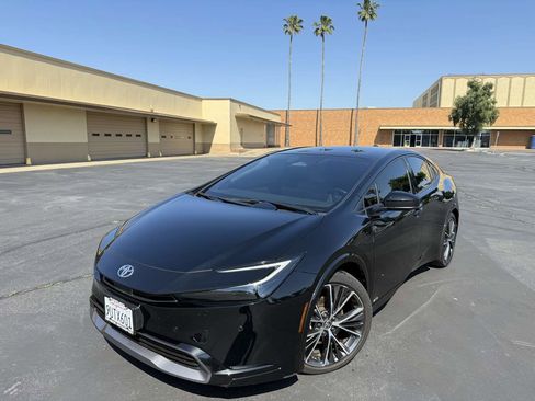 Used 2023 Toyota Prius Limited AWD/4WD image 3