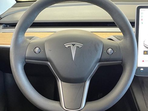 Used 2021 Tesla Model Y Long Range AWD/4WD image 22