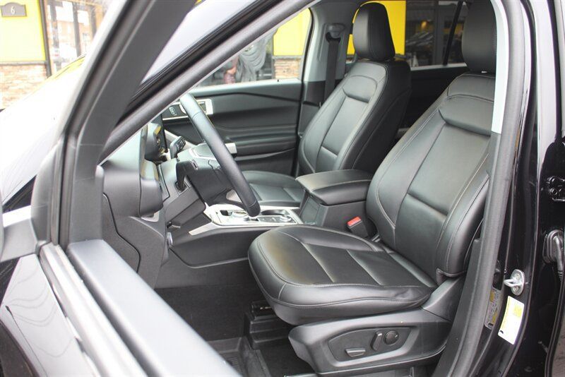 Used 2023 Ford Explorer XLT w/ Equipment Group 202A AWD/4WD image 12