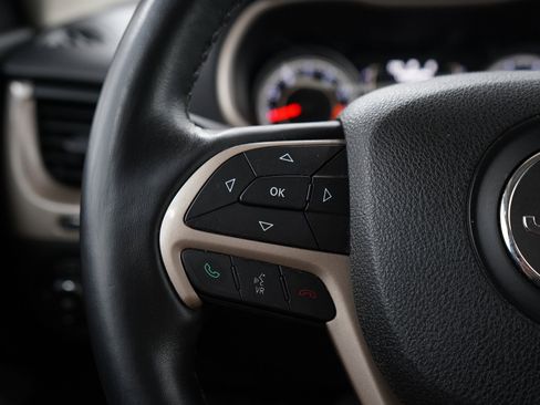Used 2015 Jeep Cherokee Latitude w/ Cold Weather Group AWD/4WD image 25
