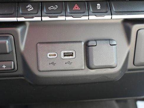 Used 2022 Chevrolet Silverado 2500 LT AWD/4WD image 28
