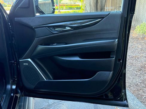 Used 2020 Cadillac Escalade ESV Platinum image 17